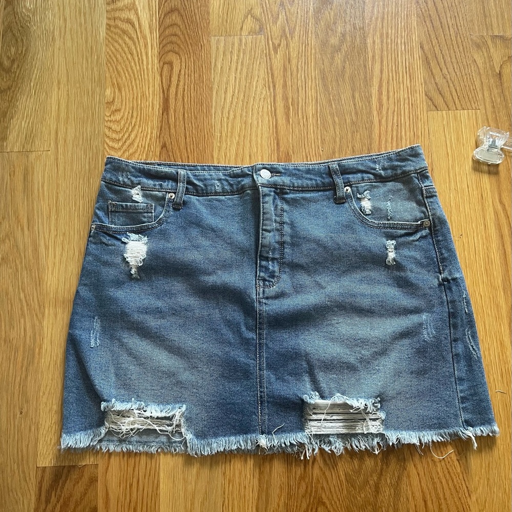 Light/Medium Wash Denim Skirt